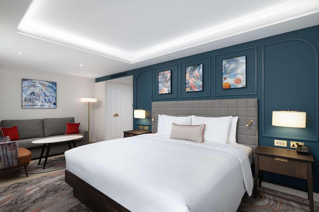 Lost St Pauls London, Curio Collection By Hilton Hotell London