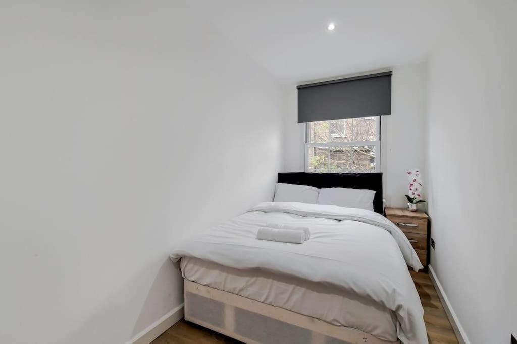 Flat 5 Mornington Crescent, 2 Bedroom, 1 Bathroom Flat Appartement