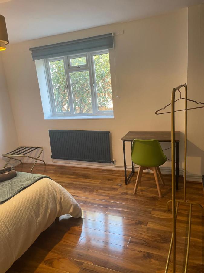 Elegant 2 Bedroom Flat In Chiswick Near Tube Stations * London