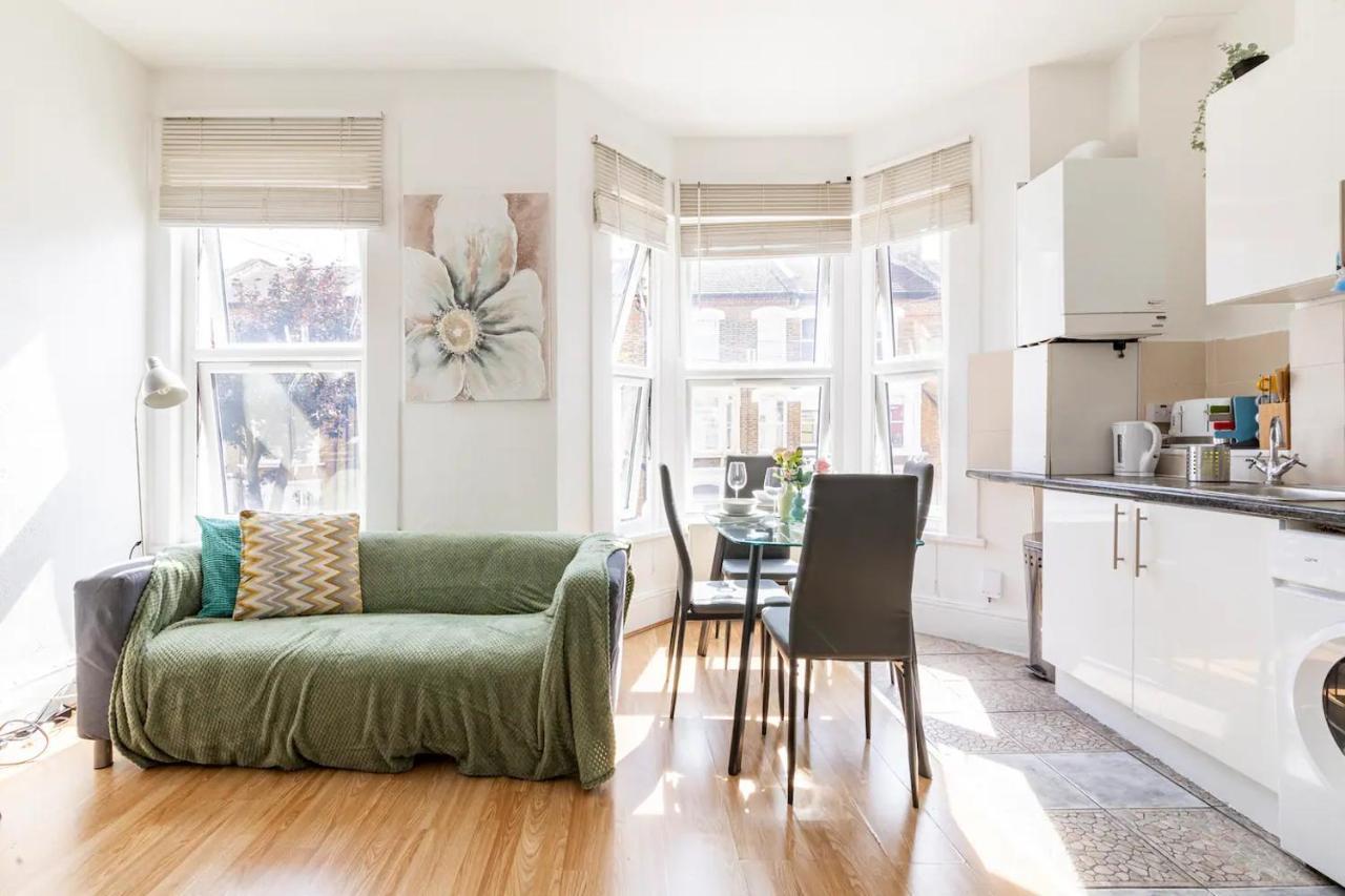 Apartment Large, Bright And Spacious 3 Bed Flat In London