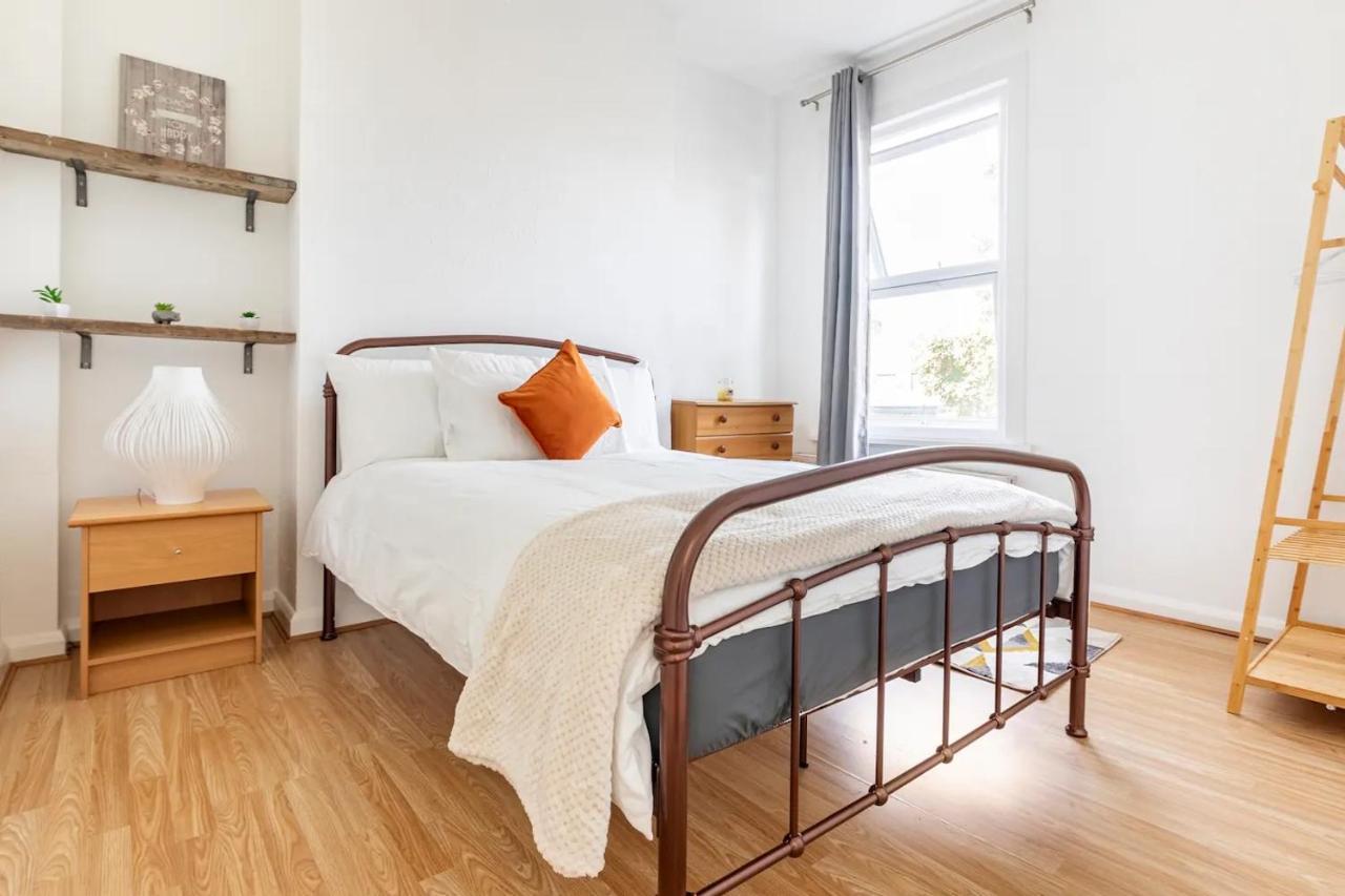 Apartment Large, Bright And Spacious 3 Bed Flat In