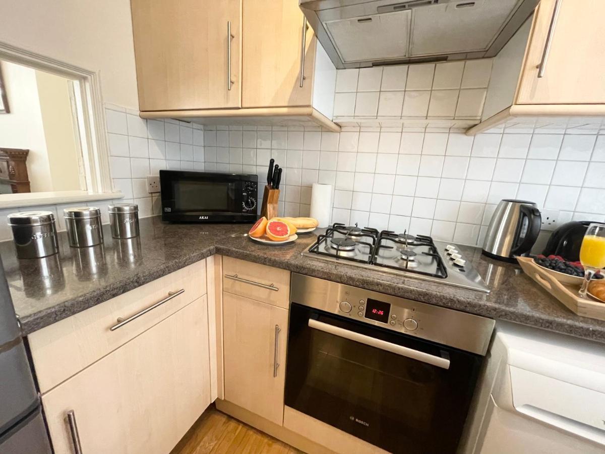 Grosvenor Gardens Apartment *