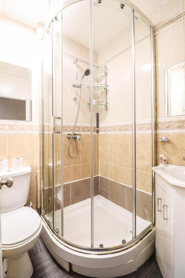 Apartment Cosy Property Right By Warren Street Station! Free Wifi!