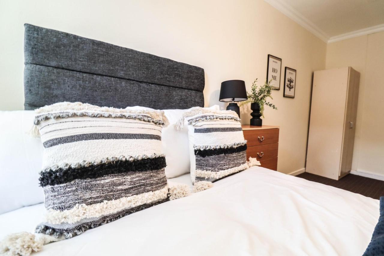 Cosy Property Right By Warren Street Station! Free Wifi!