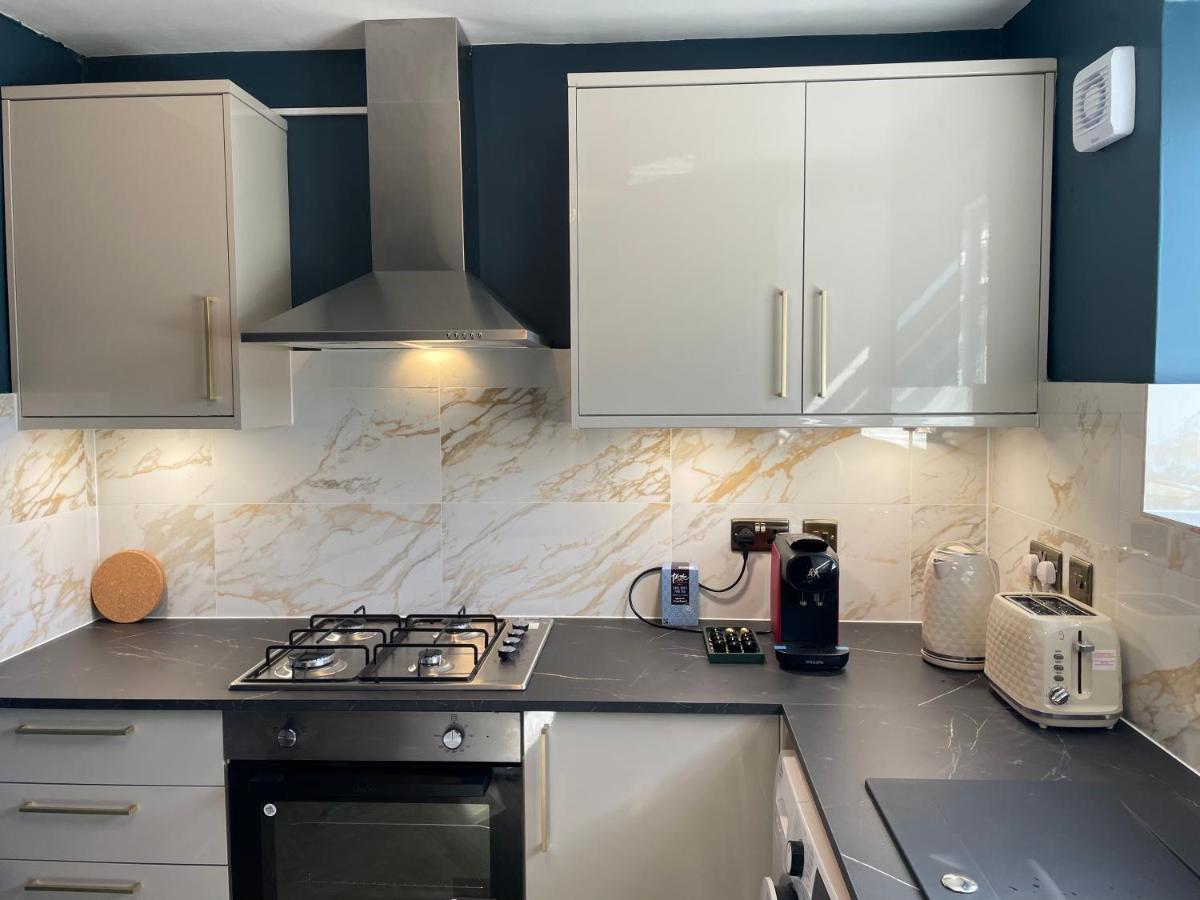 Elegant 2 Bedroom Flat In Chiswick Near Tube Stations * London
