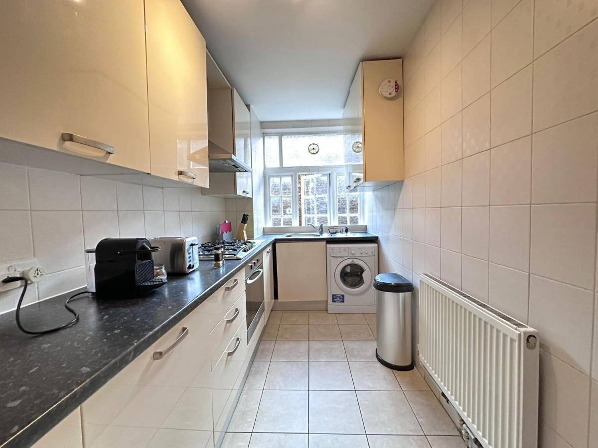 Suave Luxury Apartment, Sleeps Five, In The Heart Of London, Minutes From Kings Cross Station And The Brunswick Shopping Centre Apartment London