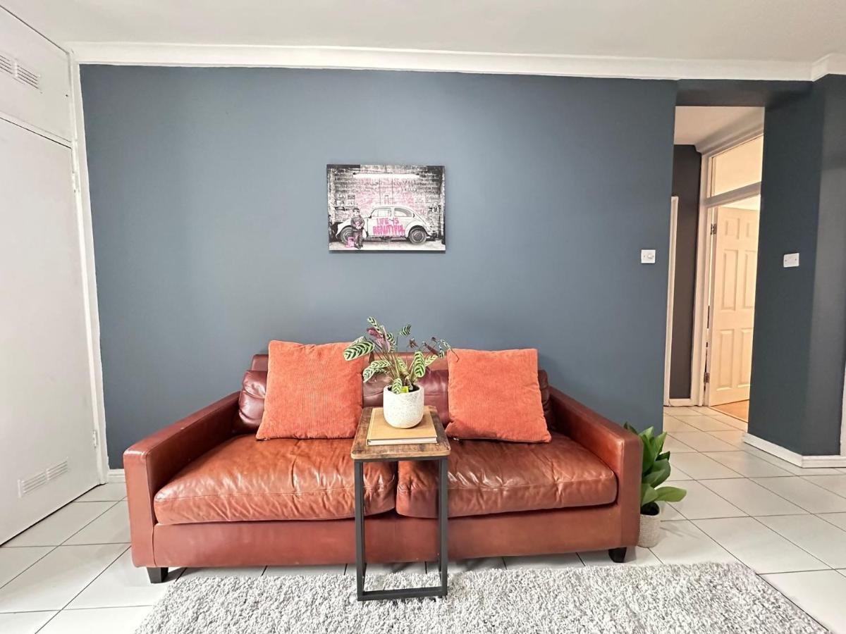 Apartment Suave Luxury Apartment, Sleeps Five, In The Heart Of London, Minutes From Kings Cross Station And The Brunswick Shopping Centre *