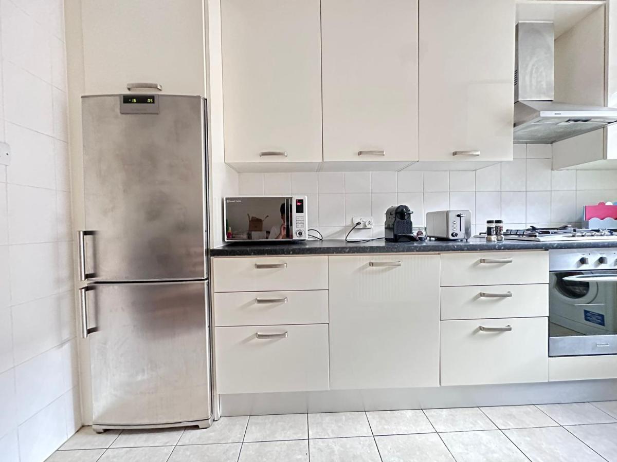 Suave Luxury Apartment, Sleeps Five, In The Heart Of London, Minutes From Kings Cross Station And The Brunswick Shopping Centre * London