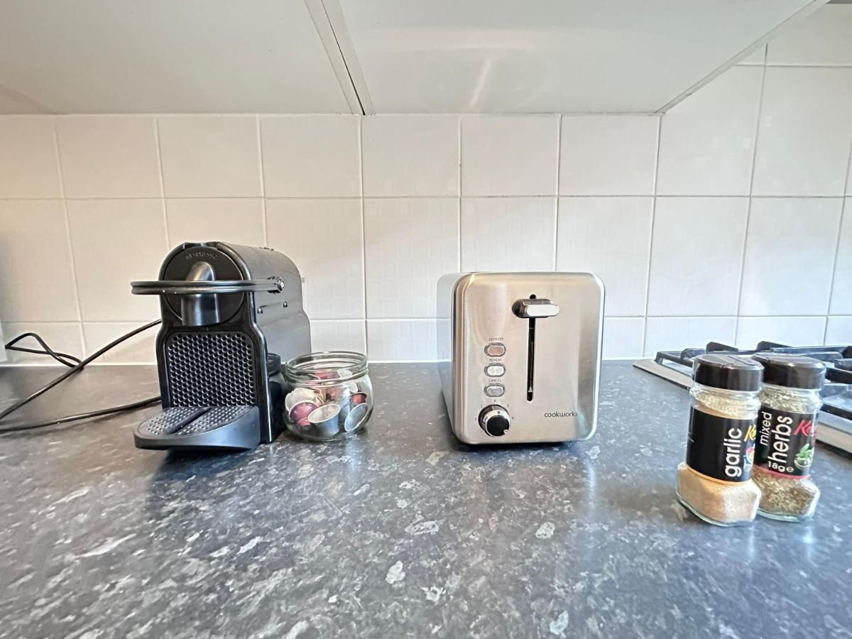 Apartment Suave Luxury Apartment, Sleeps Five, In The Heart Of London, Minutes From Kings Cross Station And The Brunswick Shopping Centre