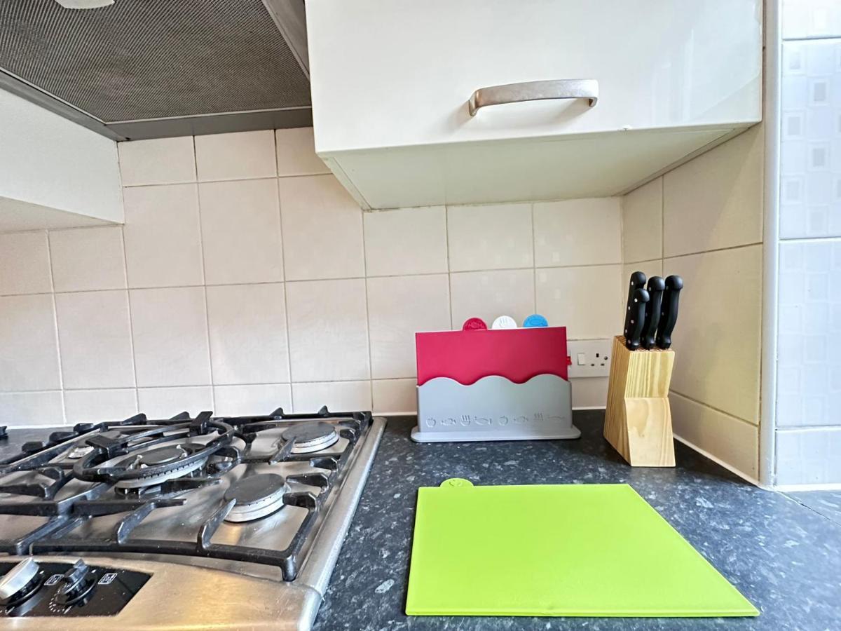 Apartment Suave Luxury Apartment, Sleeps Five, In The Heart Of London, Minutes From Kings Cross Station And The Brunswick Shopping Centre London