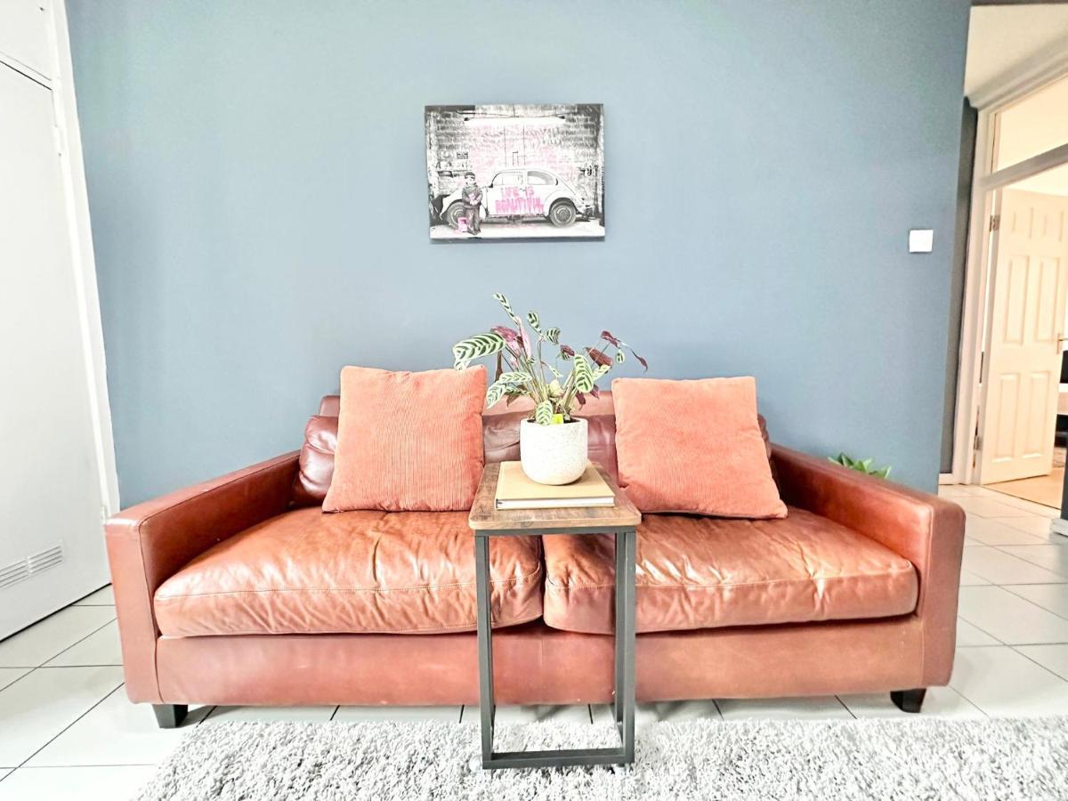 Apartment Suave Luxury Apartment, Sleeps Five, In The Heart Of London, Minutes From Kings Cross Station And The Brunswick Shopping Centre *