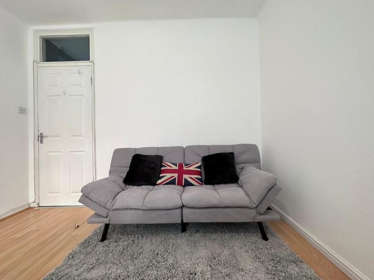 Suave Luxury Apartment, Sleeps Five, In The Heart Of London, Minutes From Kings Cross Station And The Brunswick Shopping Centre