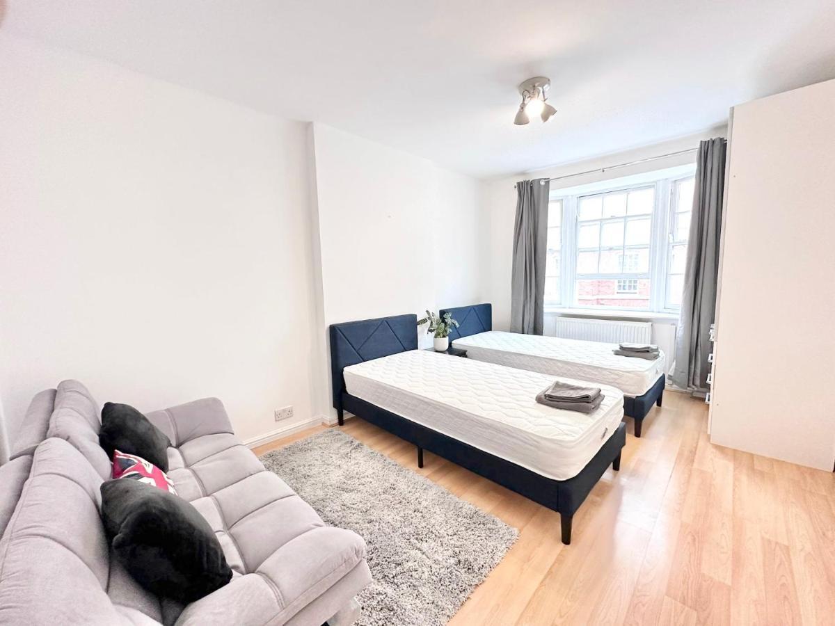 Suave Luxury Apartment, Sleeps Five, In The Heart Of London, Minutes From Kings Cross Station And The Brunswick Shopping Centre London