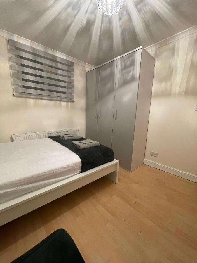 Entire 3 Bedroom - Minutes To Emirates Stadium! Ferienhaus *