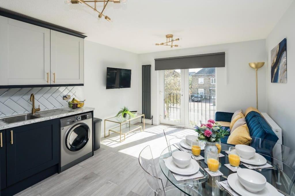 Smart Living Sophisticated Style - Photo Id Required Apartment