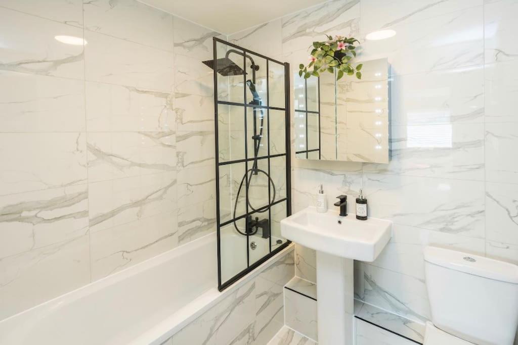 Smart Living Sophisticated Style - Photo Id Required Apartment *