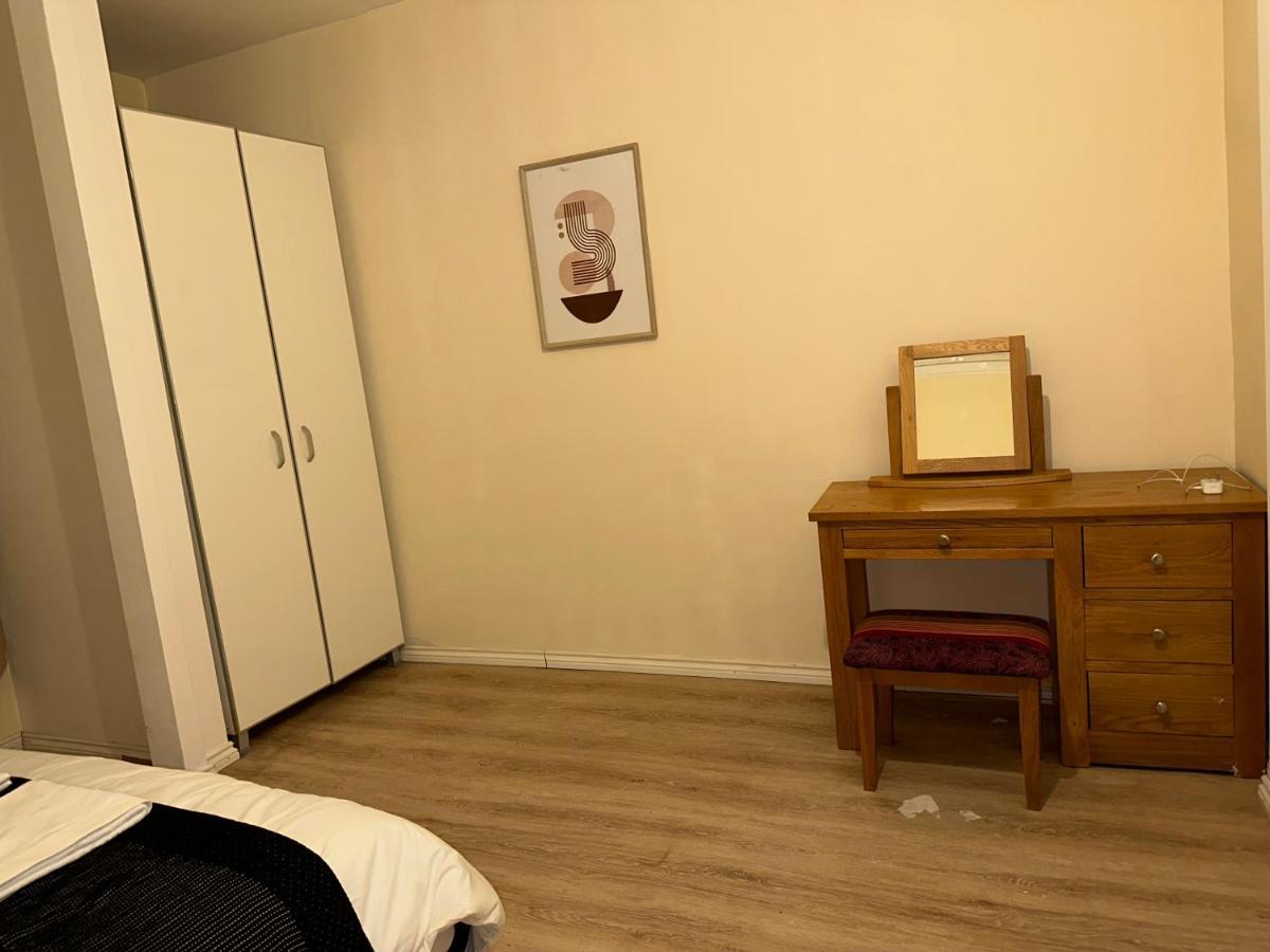 Feriehus North A Spacious 7 Bedroom House Accommodating Up To 18 People Complete With Own Gym And Table Tennis London