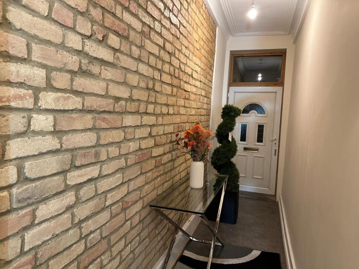 North A Spacious 7 Bedroom House Accommodating Up To 18 People Complete With Own Gym And Table Tennis London