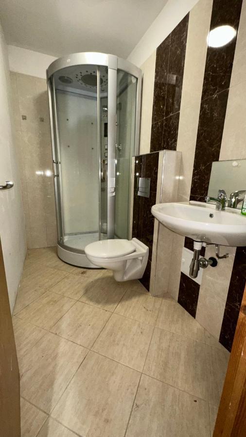 North A Spacious 7 Bedroom House Accommodating Up To 18 People Complete With Own Gym And Table Tennis London