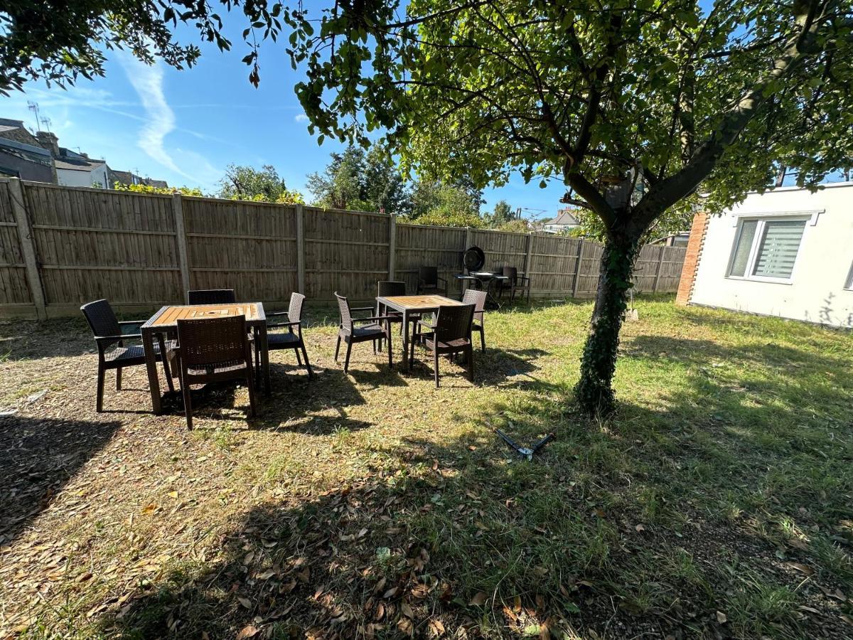 North A Spacious 7 Bedroom House Accommodating Up To 18 People Complete With Own Gym And Table Tennis Feriehus *