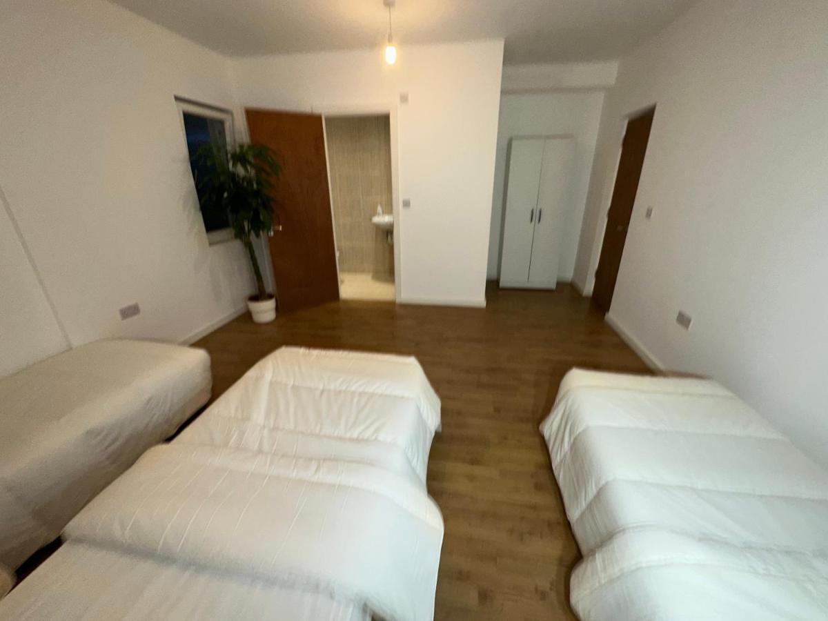 North A Spacious 7 Bedroom House Accommodating Up To 18 People Complete With Own Gym And Table Tennis London