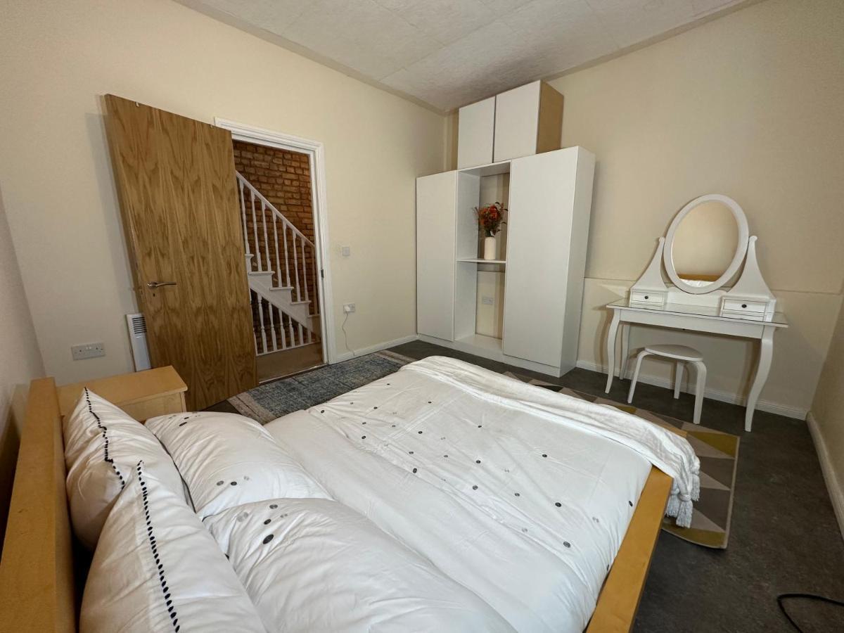 North A Spacious 7 Bedroom House Accommodating Up To 18 People Complete With Own Gym And Table Tennis London