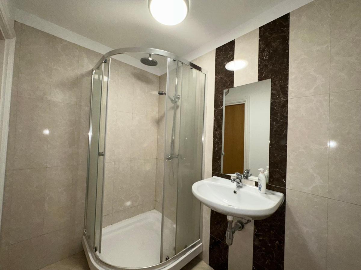 Ferienhaus North A Spacious 7 Bedroom House Accommodating Up To 18 People Complete With Own Gym And Table Tennis