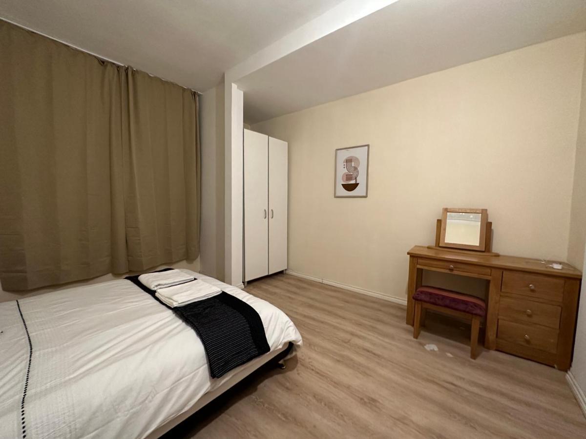 Feriehus North A Spacious 7 Bedroom House Accommodating Up To 18 People Complete With Own Gym And Table Tennis London