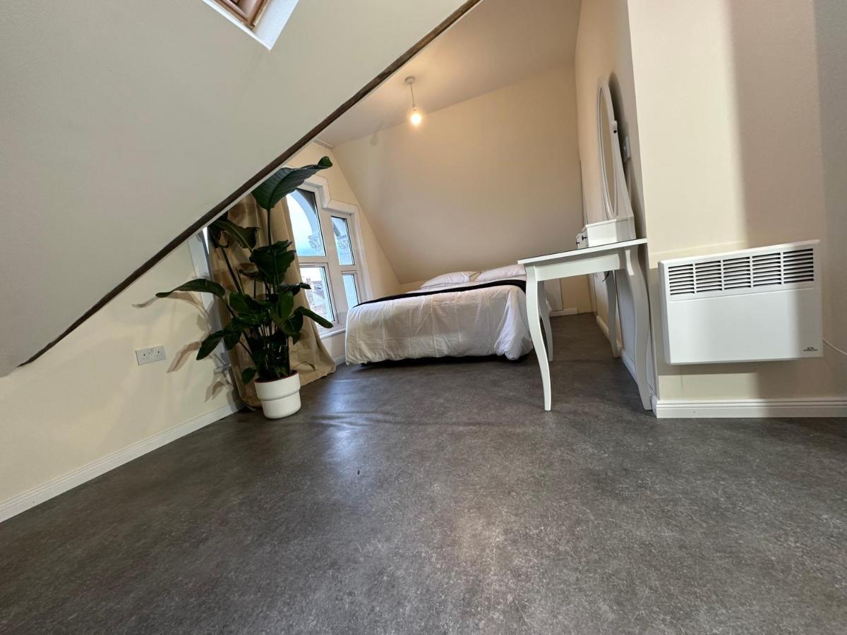 North A Spacious 7 Bedroom House Accommodating Up To 18 People Complete With Own Gym And Table Tennis Feriehus London