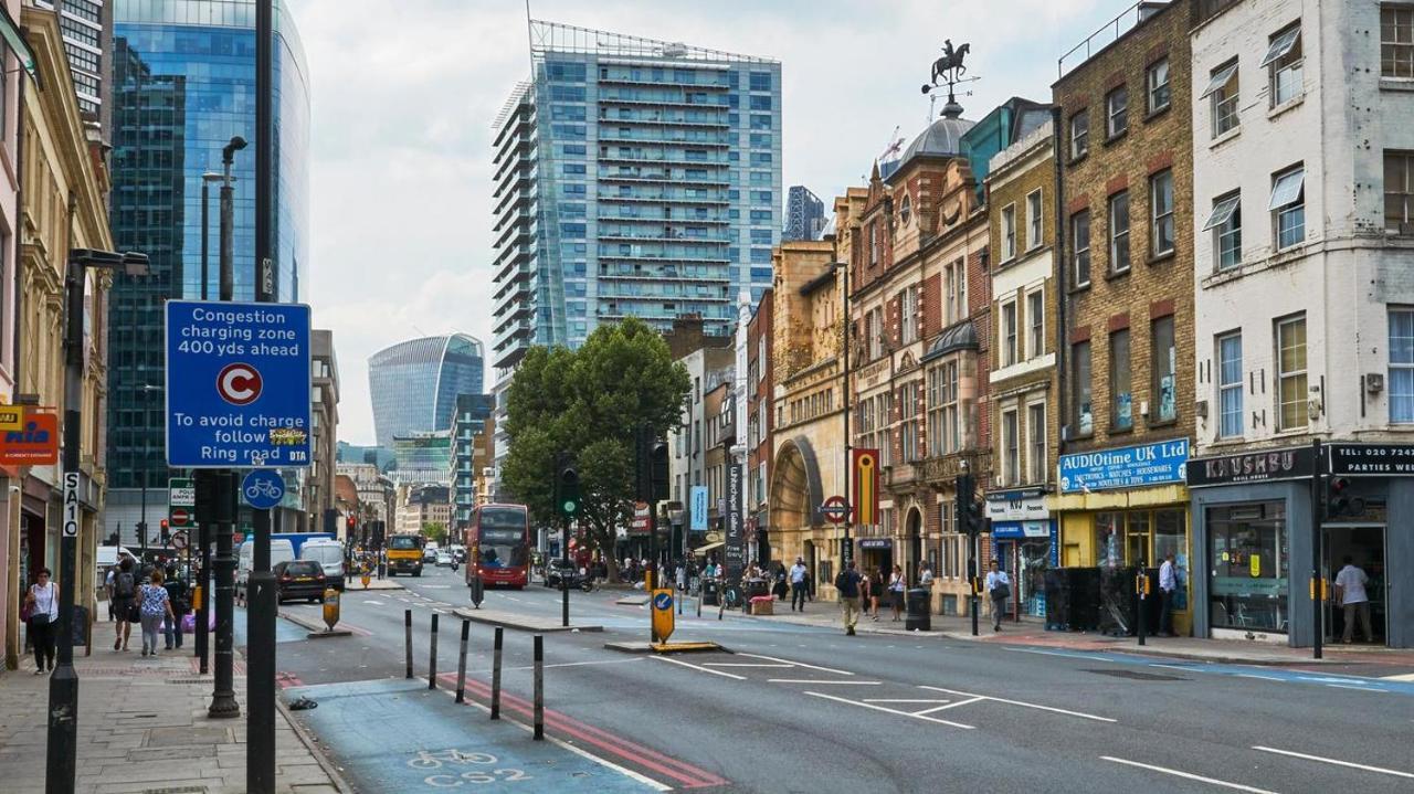 Spacious Near With Smart Tv Privat overnatting London