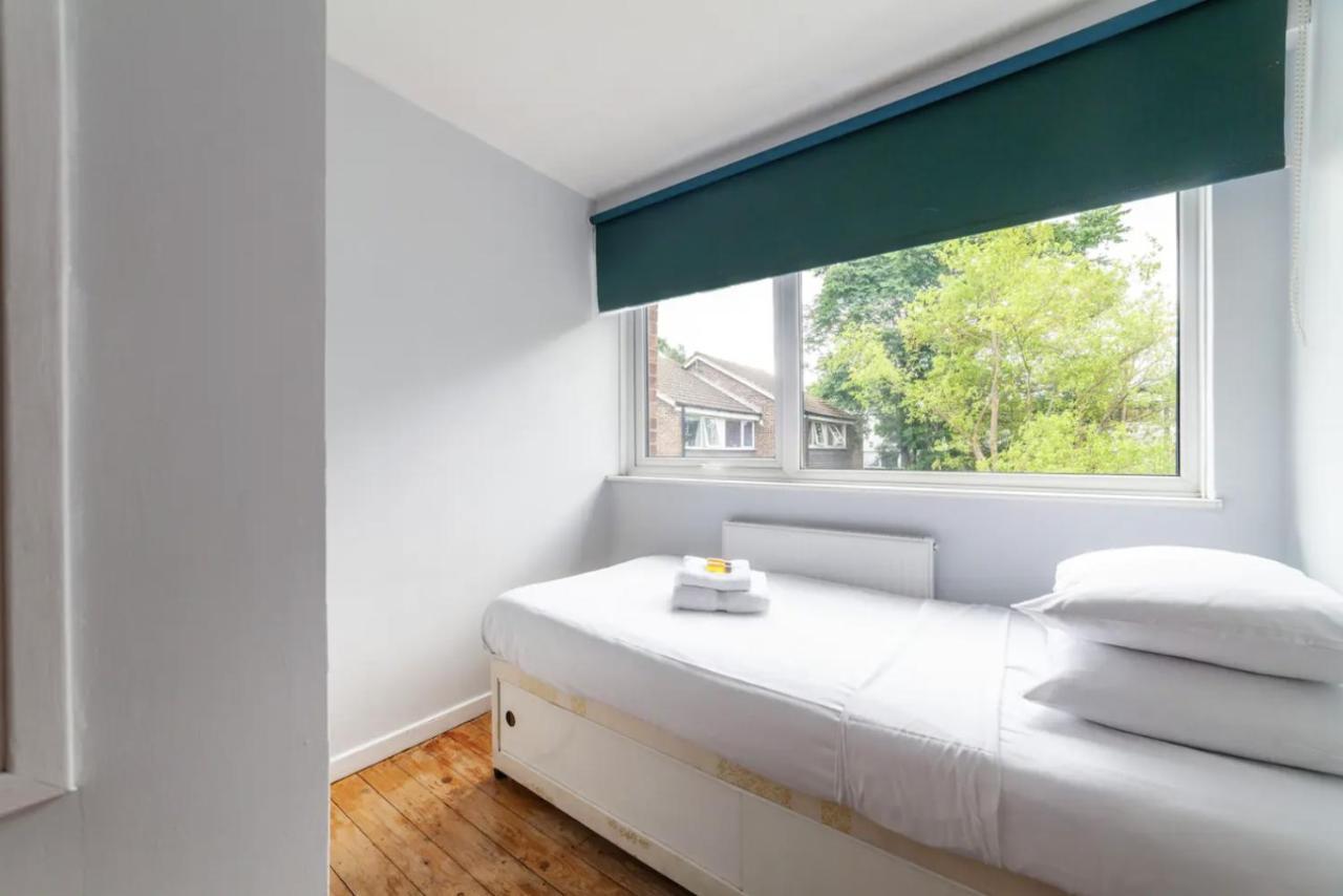Peaceful Renovated 5bdr House Wgarden Londen