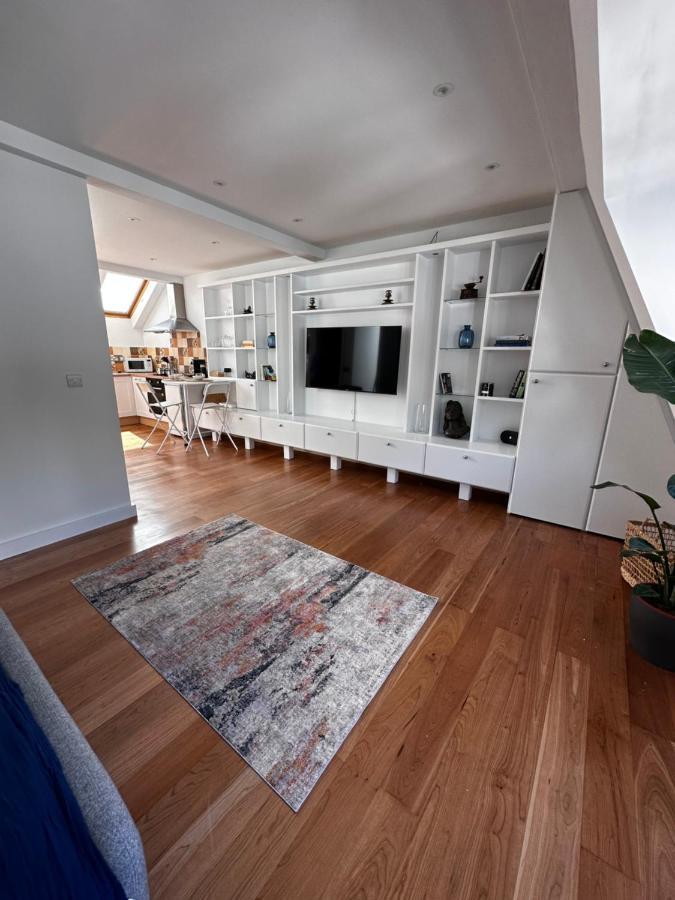 Apartment Flat In The Heart Of Hampstead, *