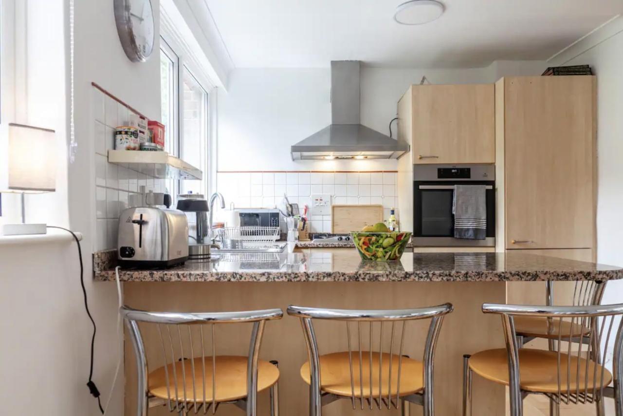 Appartement Peaceful Renovated 5bdr House Wgarden Londen