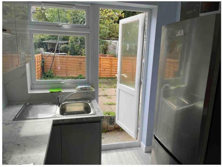 Lovely And Quiet 2 Bedroom Maisonette.free Parking Leilighet *