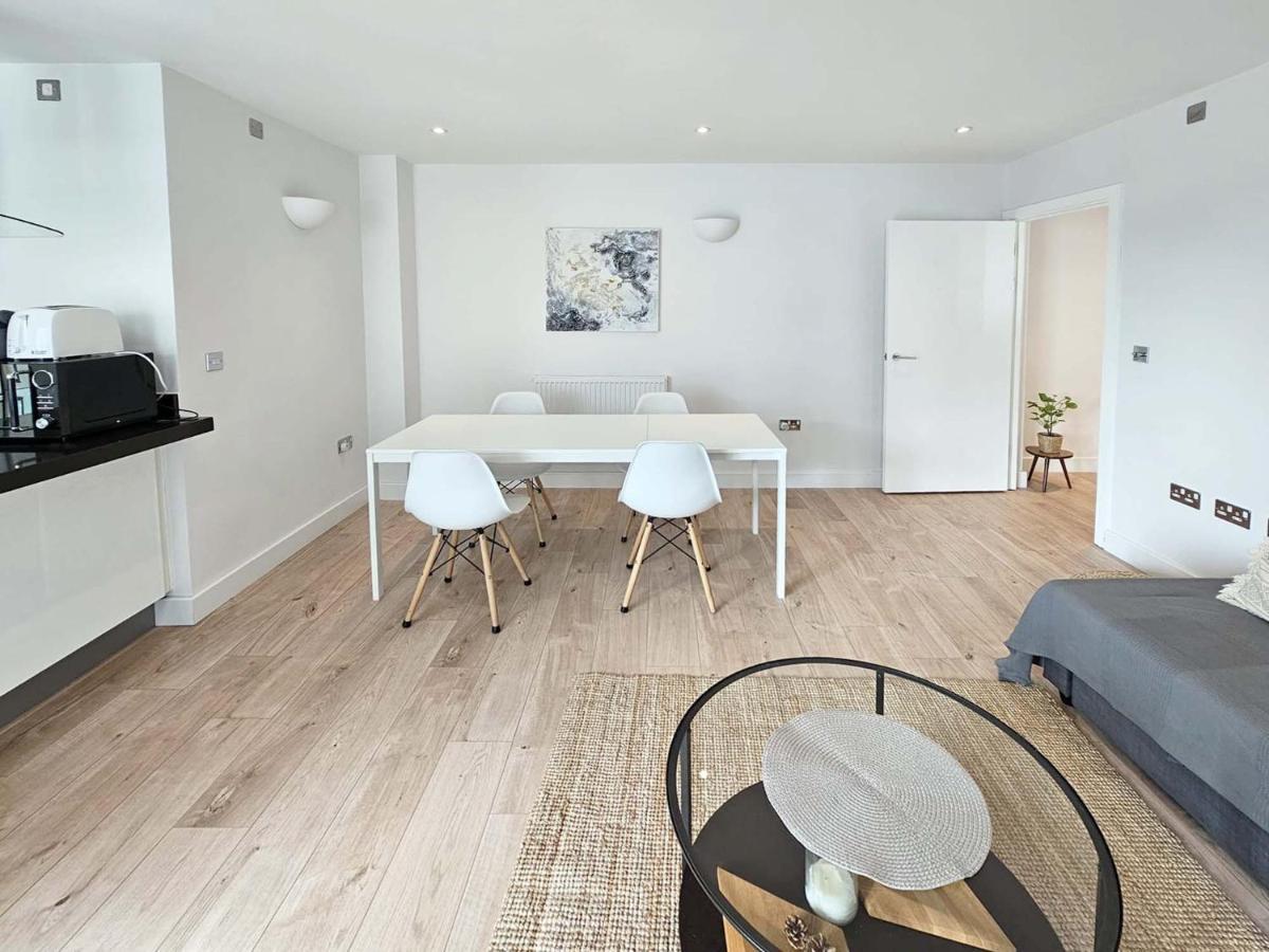 Beautiful 2 Bedroom Flat In Battersea Apartment *