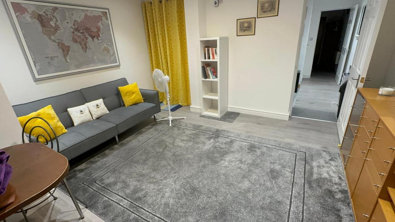 Entire One Double Bedroom * London