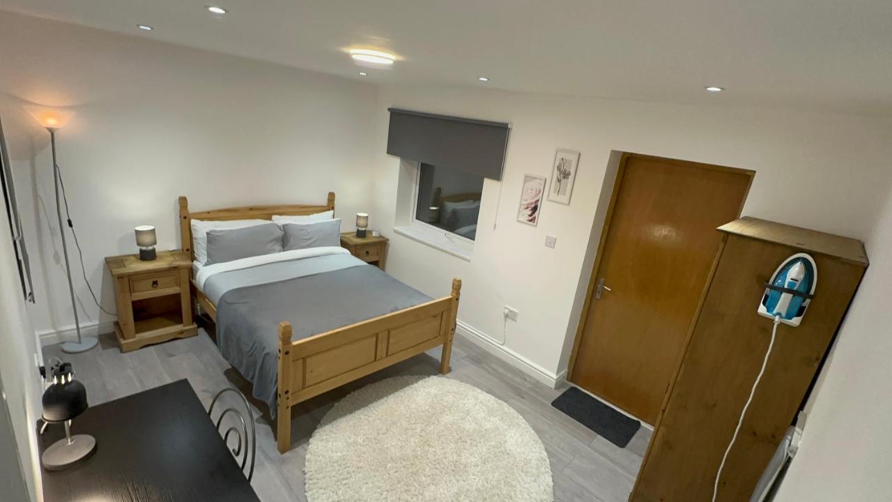 Entire One Double Bedroom Apartment *