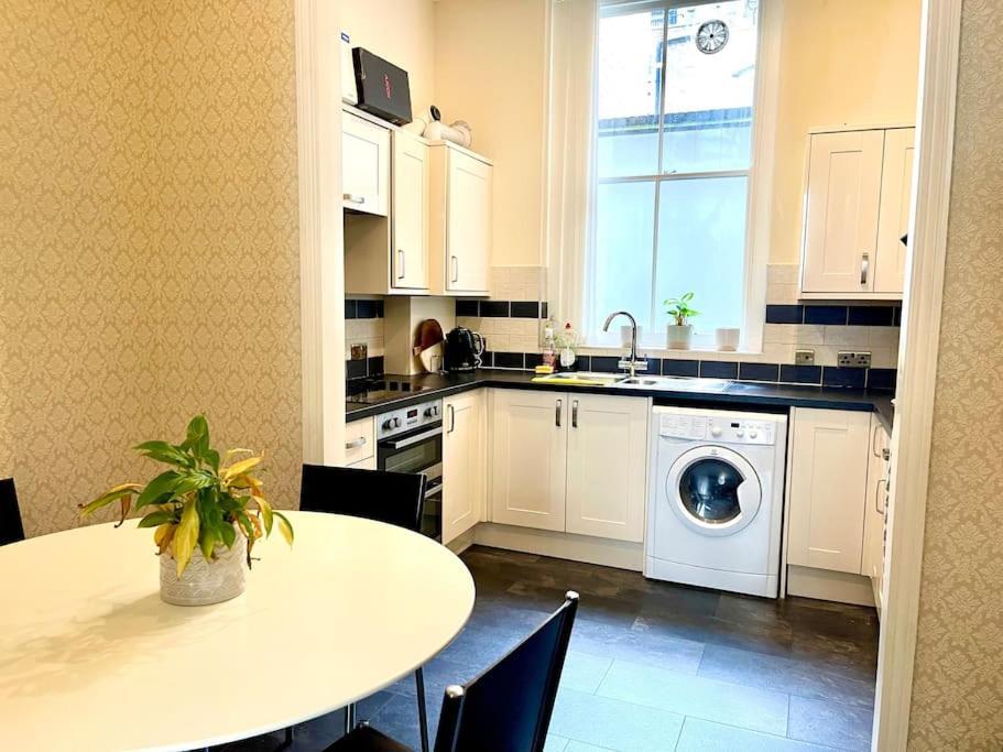 Leilighet Entire 2 Bedrooms Flat In Victoria, London