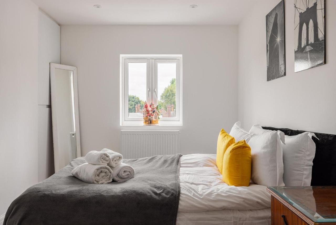 Apartment Kensington High Street London