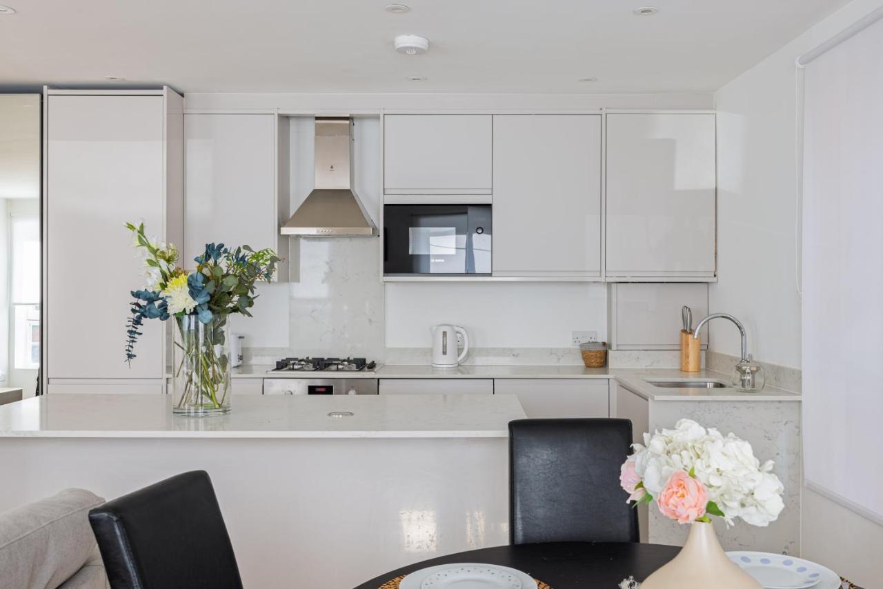 Apartment Kensington High Street London