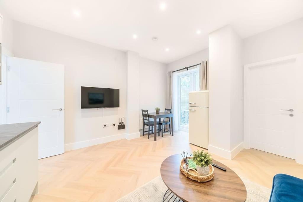 The Solo Haven 20 Min To Apartment