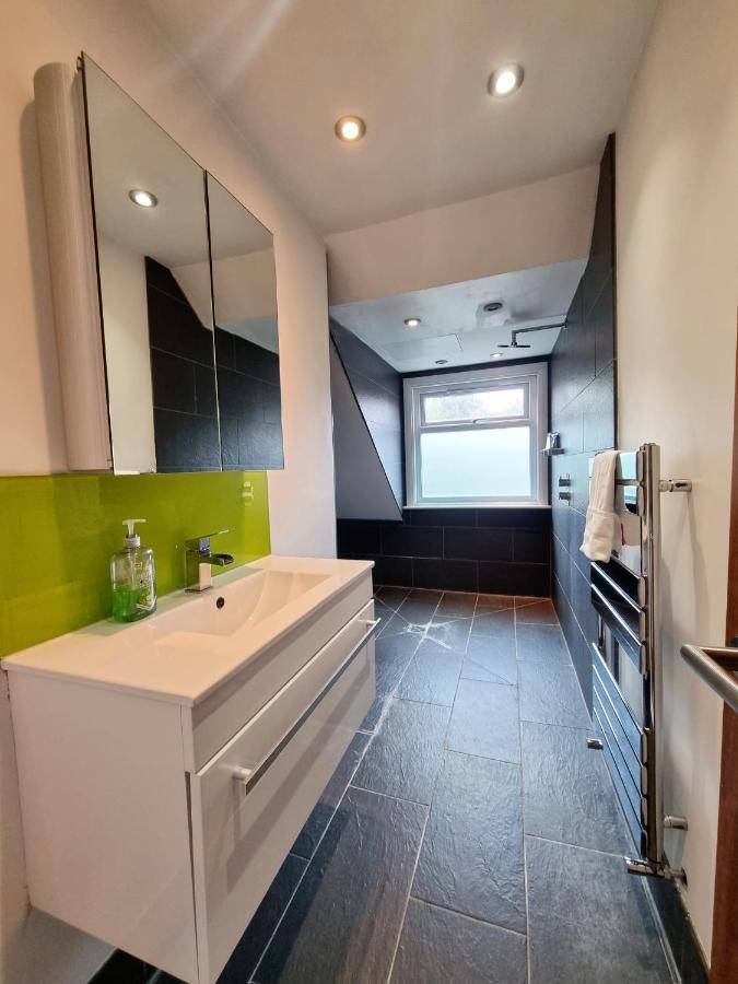 Bright Floor, 1 Bed In Great Location London