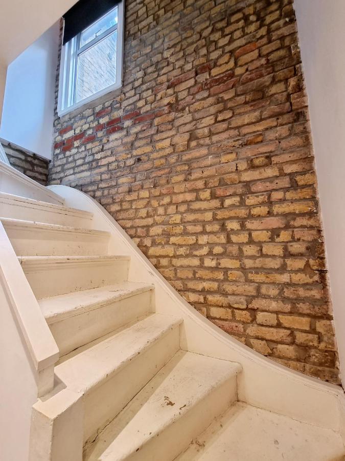 Apartment Bright Floor, 1 Bed In Great Location