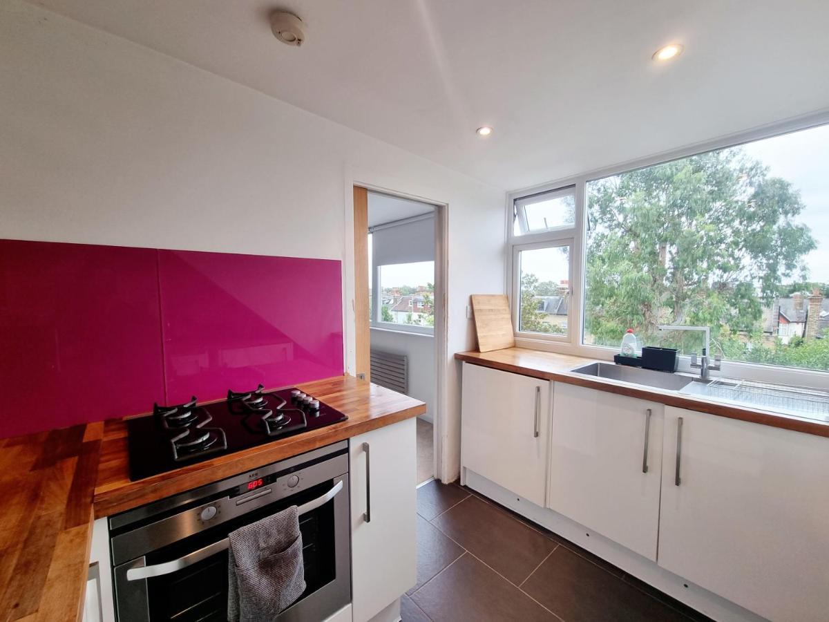 Bright Floor, 1 Bed In Great Location Apartment *