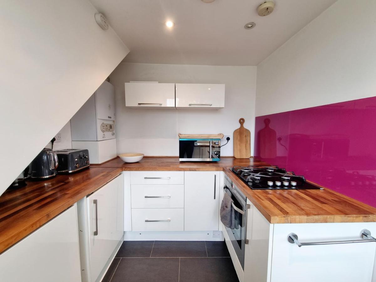 Bright Floor, 1 Bed In Great Location London