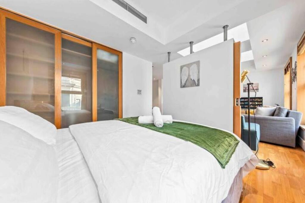 Apartment Luxe Living Near Piccadilly Hy11