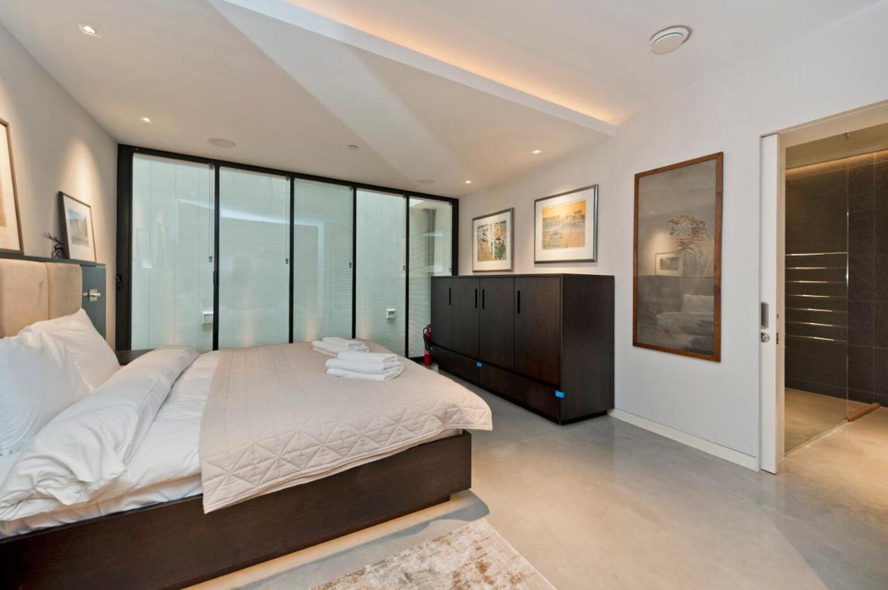 Amazing South Kensington Mews House By Underthedoormat Holiday home London
