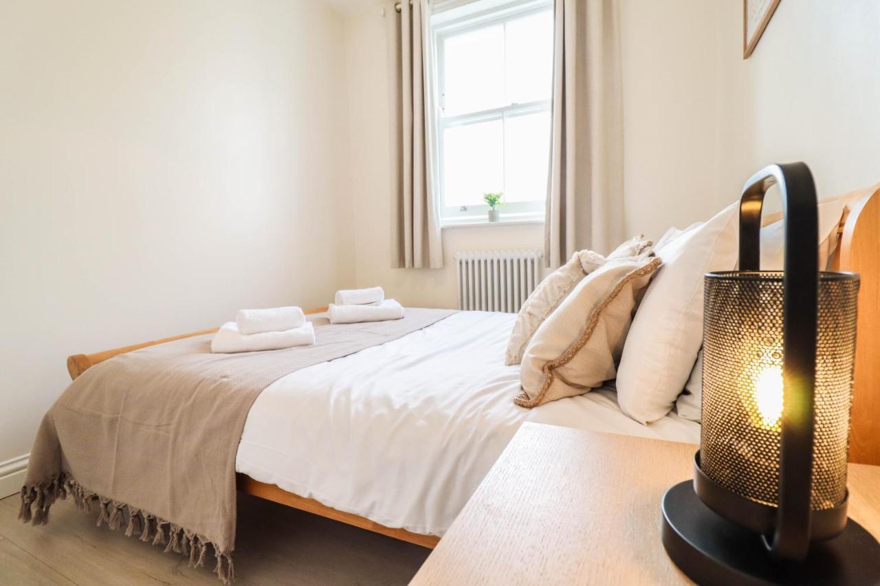 Beautiful 2-Bedroom Flat Just Steps From Oval Station London