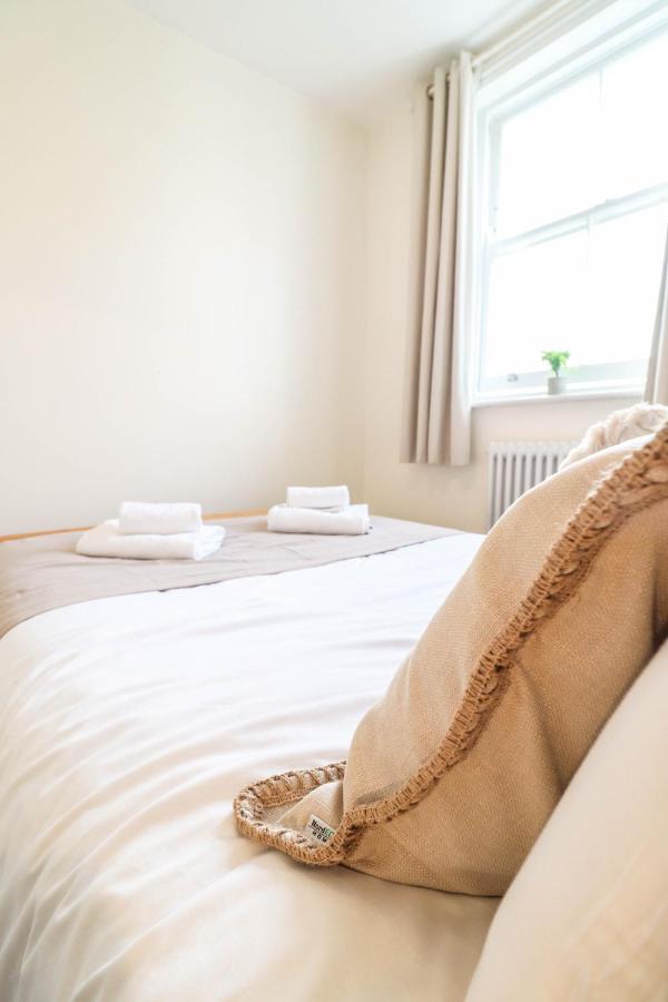 Beautiful 2-Bedroom Flat Just Steps From Oval Station London