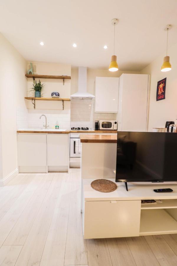 Leilighet Beautiful 2-Bedroom Flat Just Steps From Oval Station London